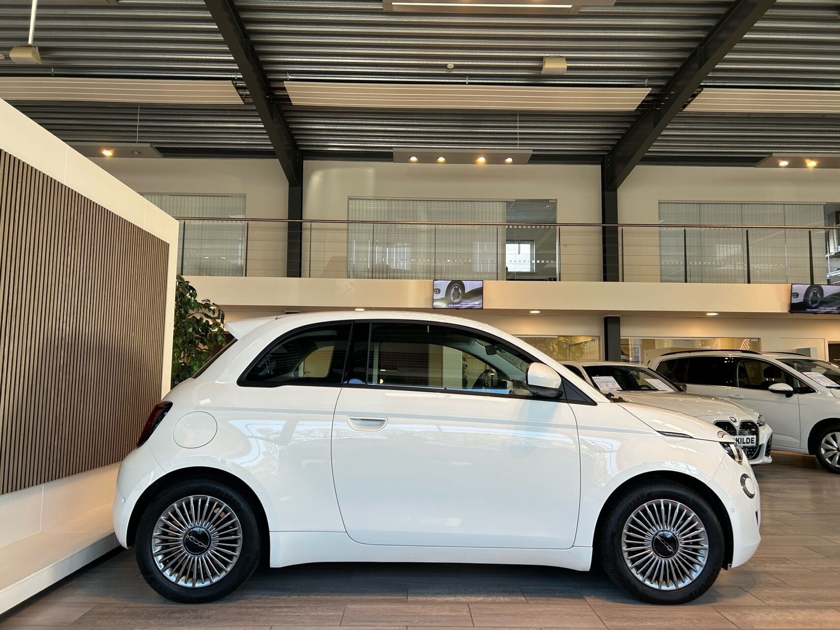 Hvid Fiat 500e fra 2024