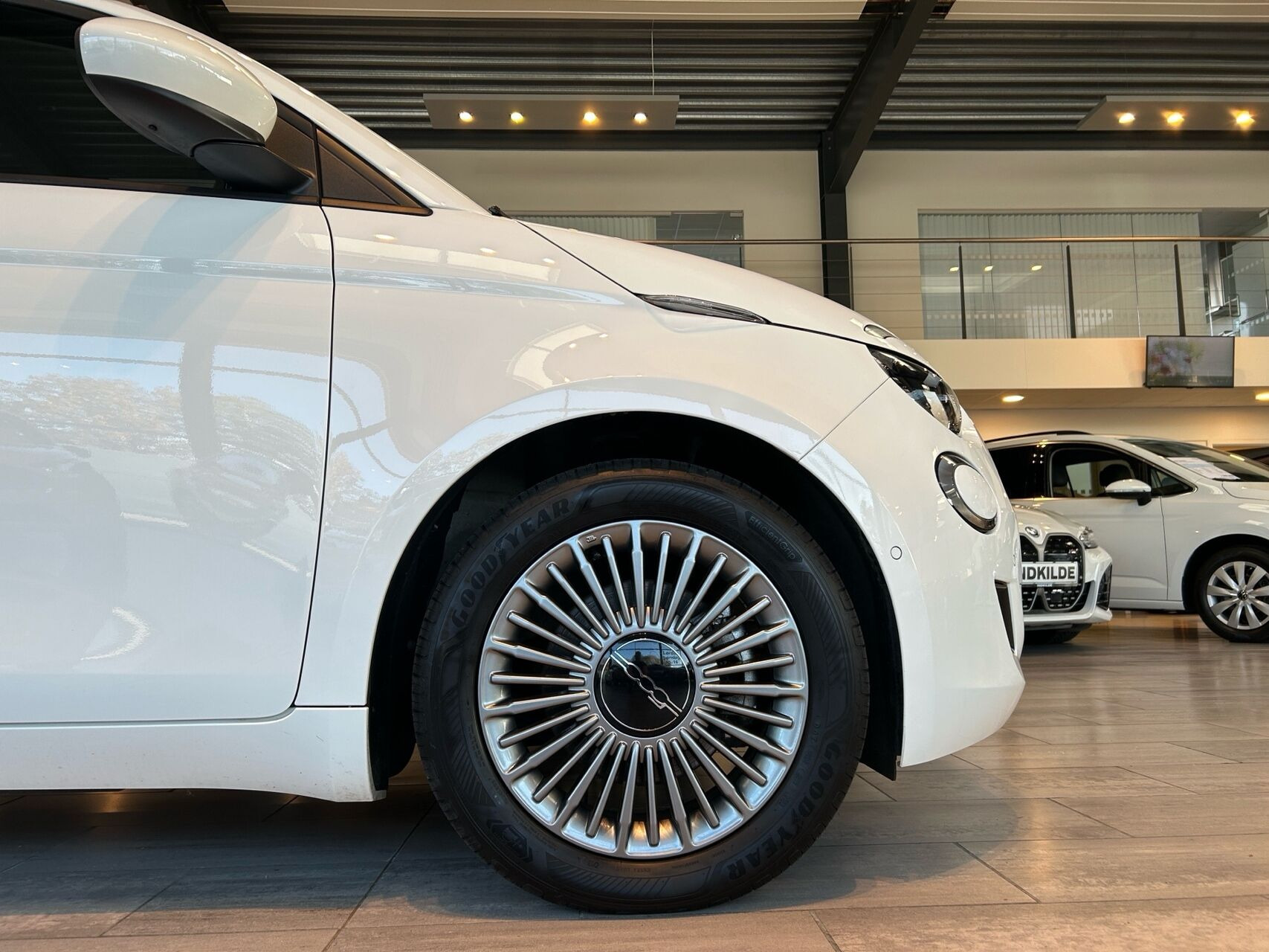 Hvid Fiat 500e fra 2024