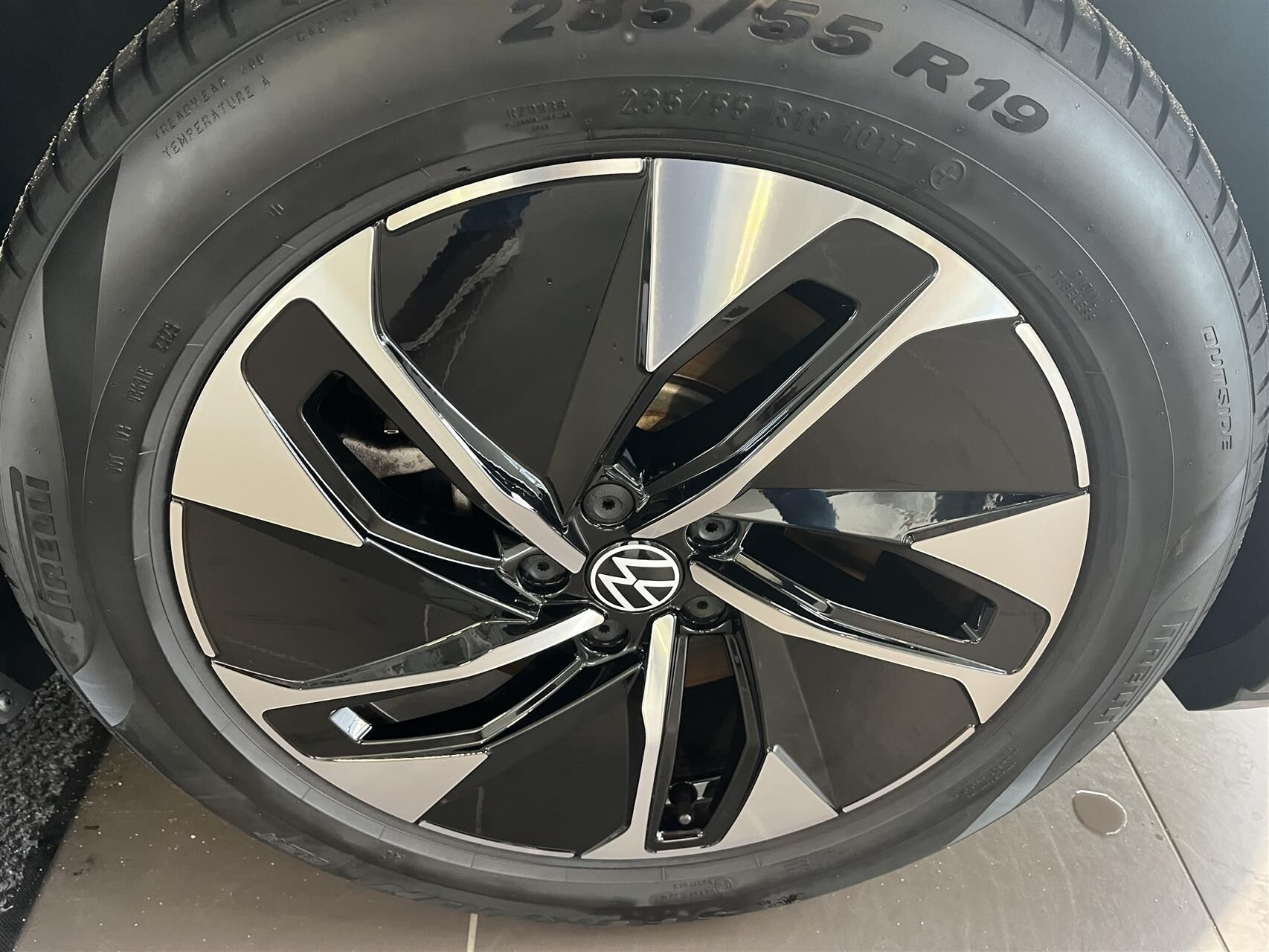 Hvid VW ID.4 fra 2025