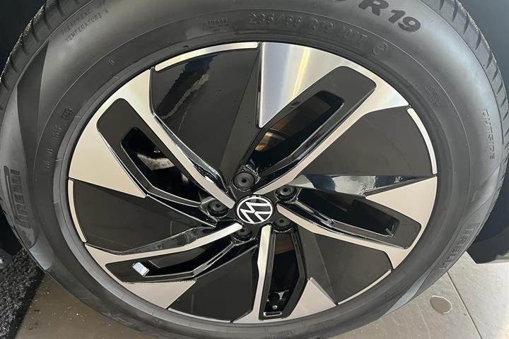 Hvid VW ID.4 fra 2025