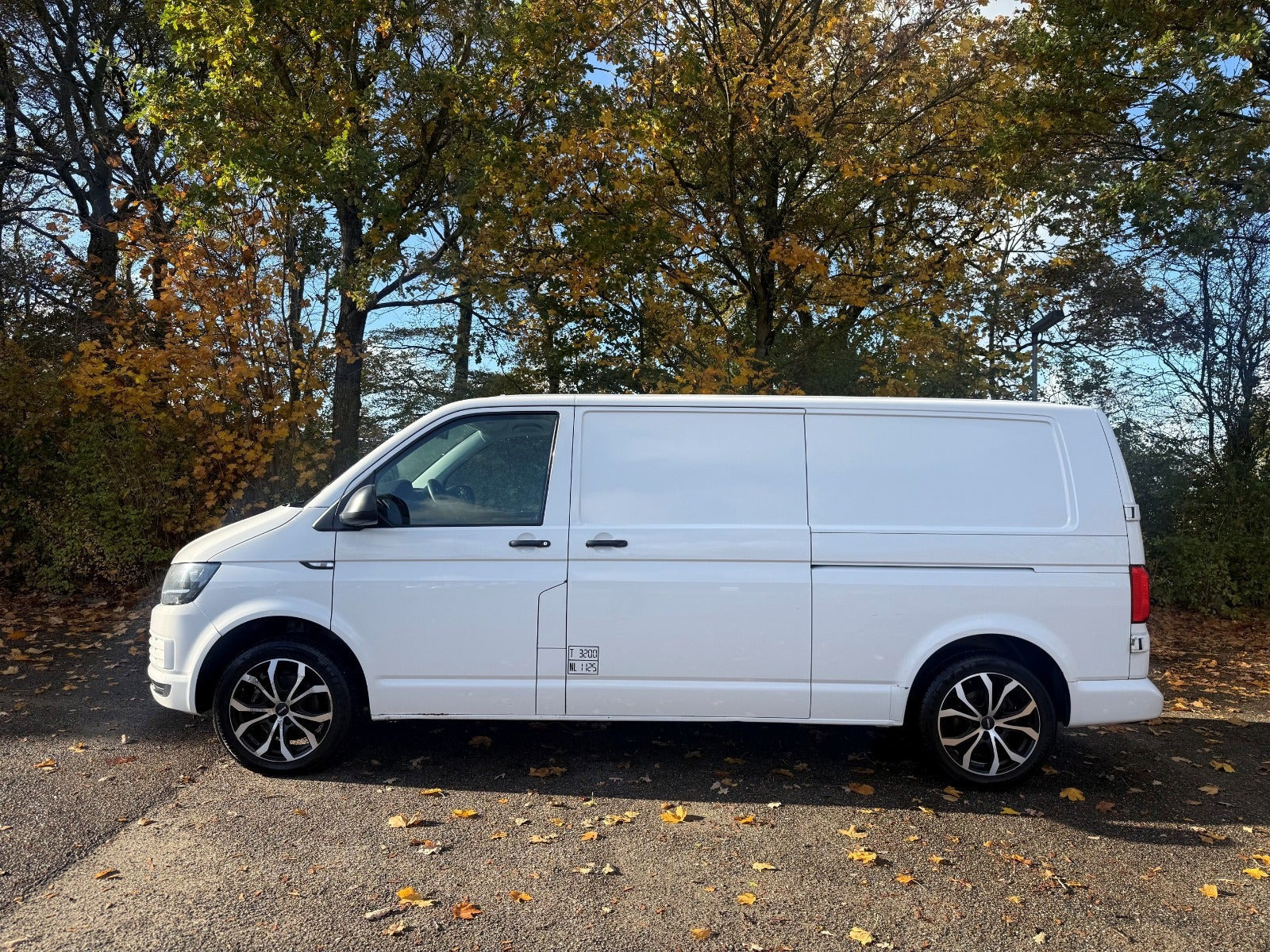 VW Transporter 2,0 TDi 140 Kassevogn lang