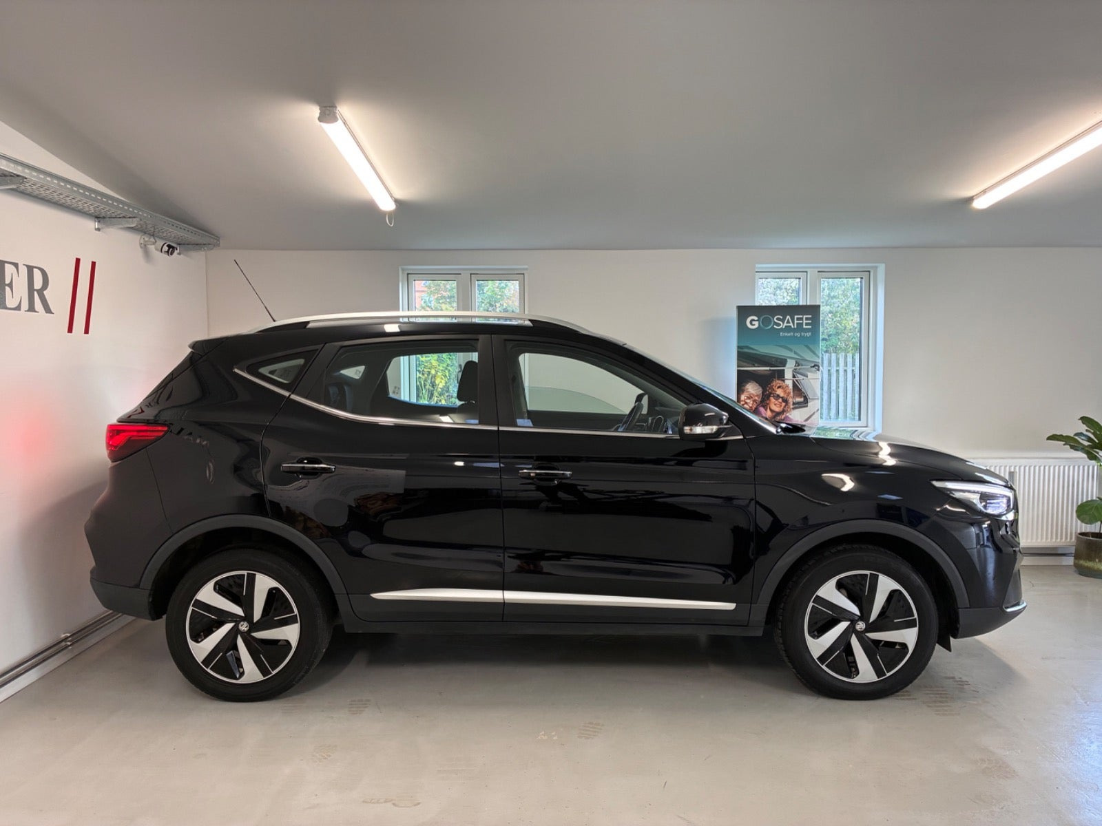 Sort MG ZS fra 2023