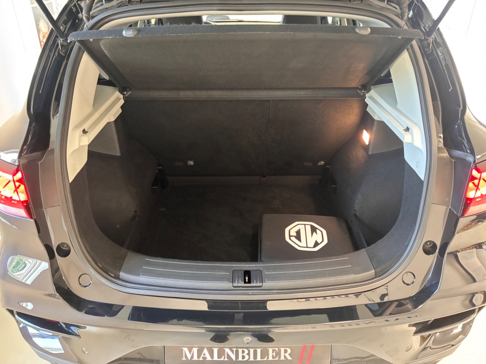 Sort MG ZS fra 2023