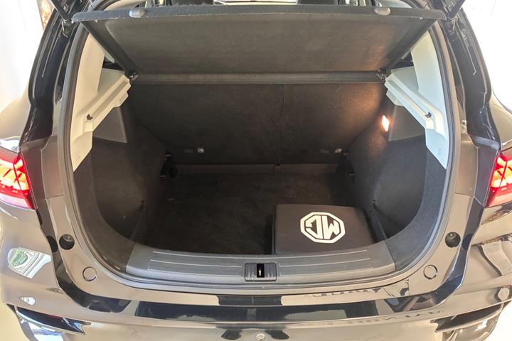 Sort MG ZS fra 2023