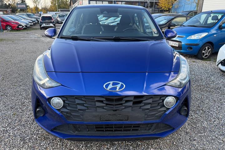 Blå Hyundai i10 fra 2021