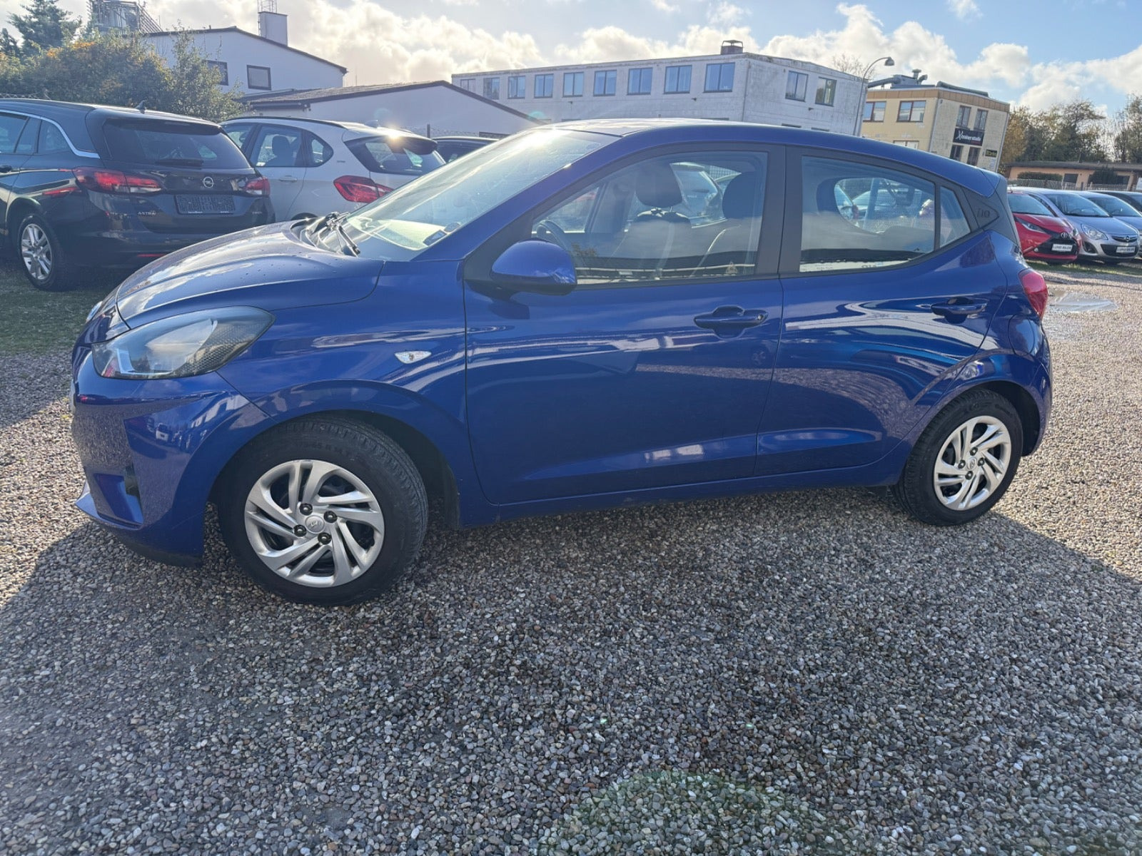 Blå Hyundai i10 fra 2021
