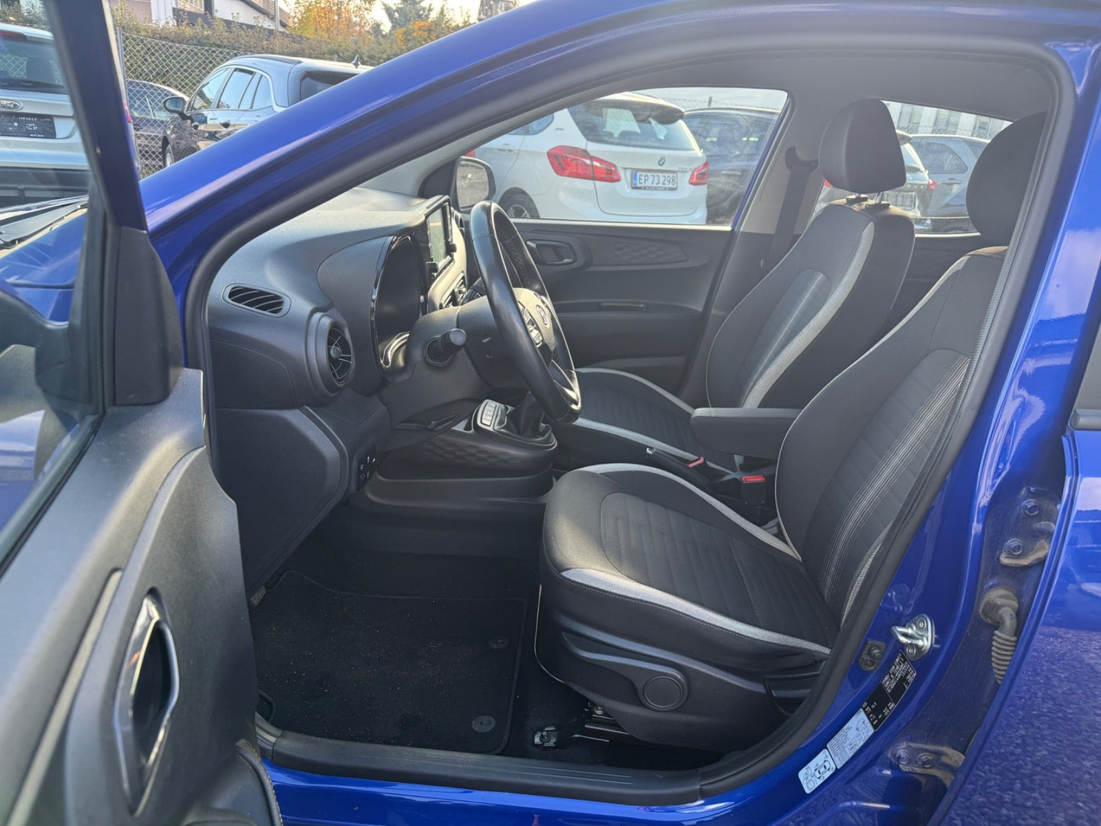 Blå Hyundai i10 fra 2021