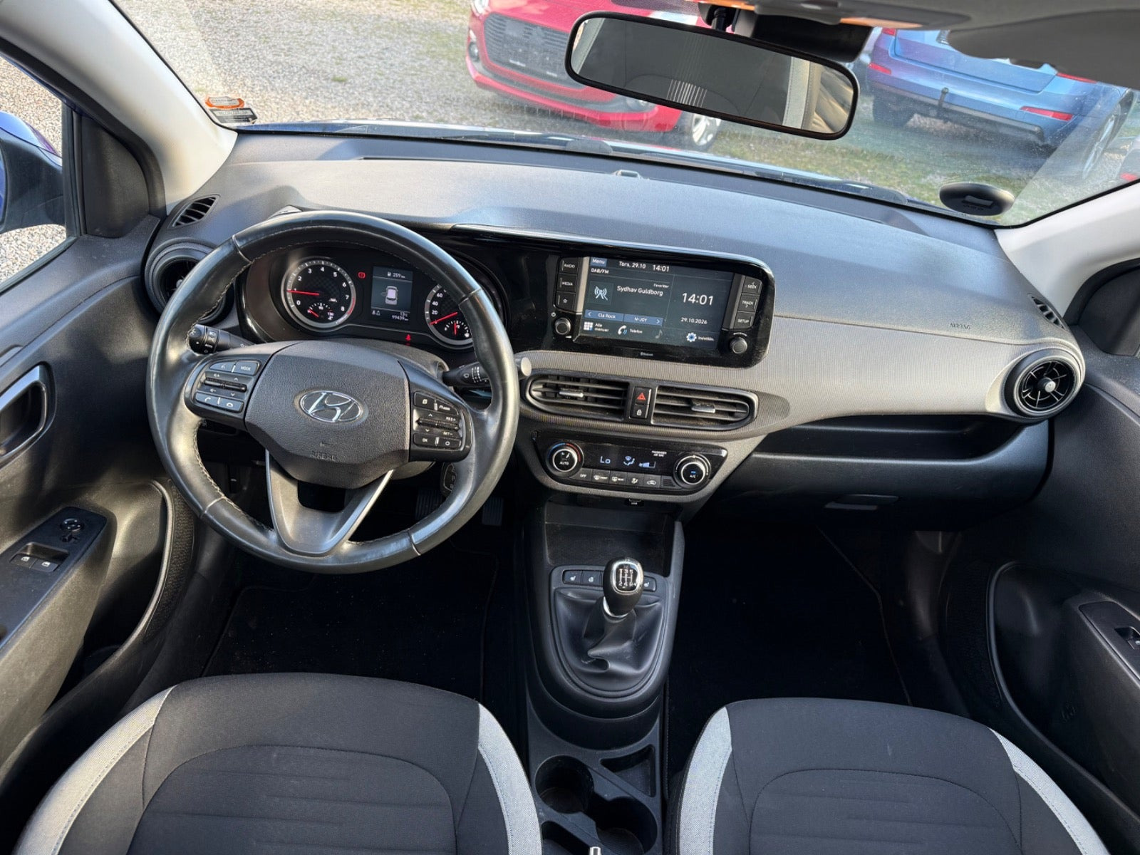 Blå Hyundai i10 fra 2021