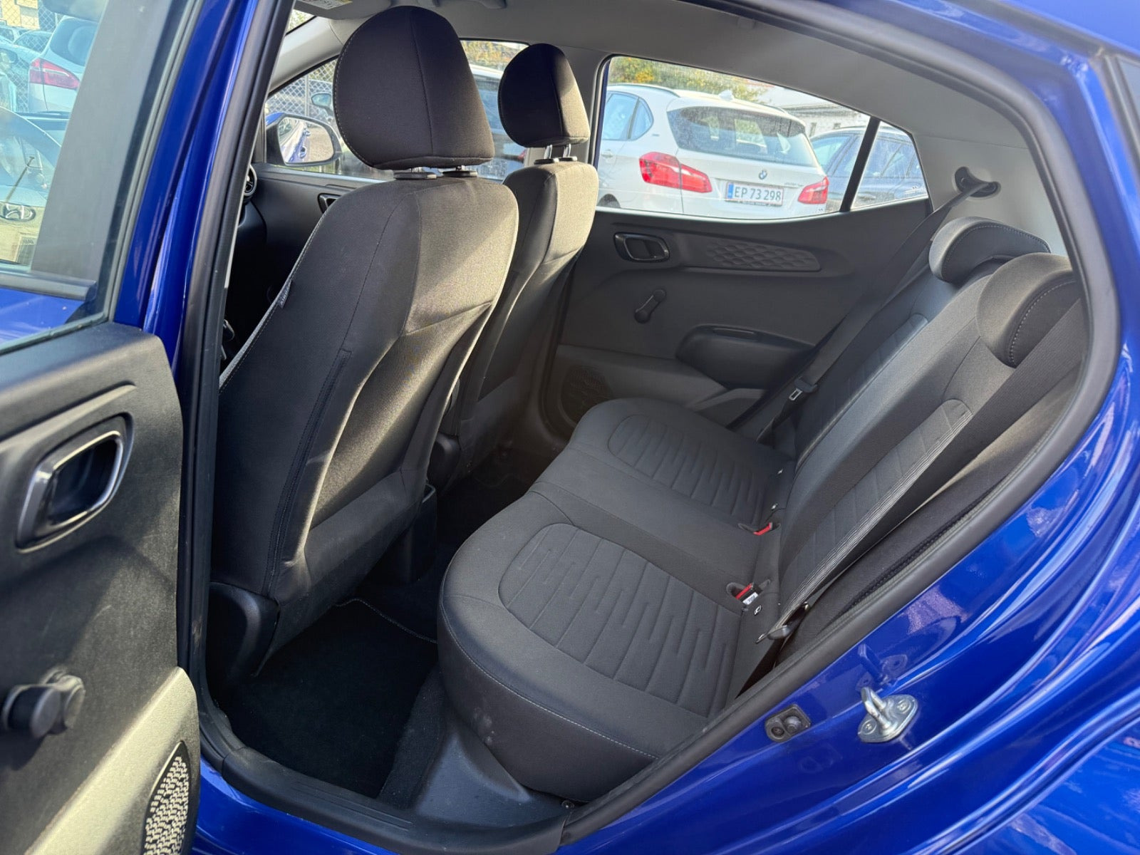 Blå Hyundai i10 fra 2021