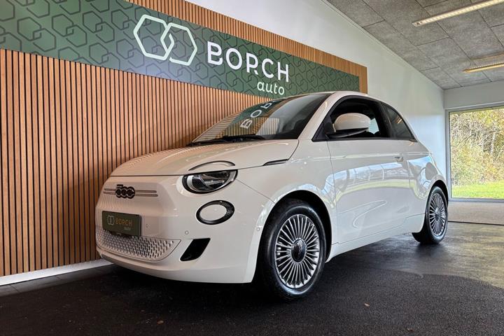 Hvid Fiat 500e fra 2023