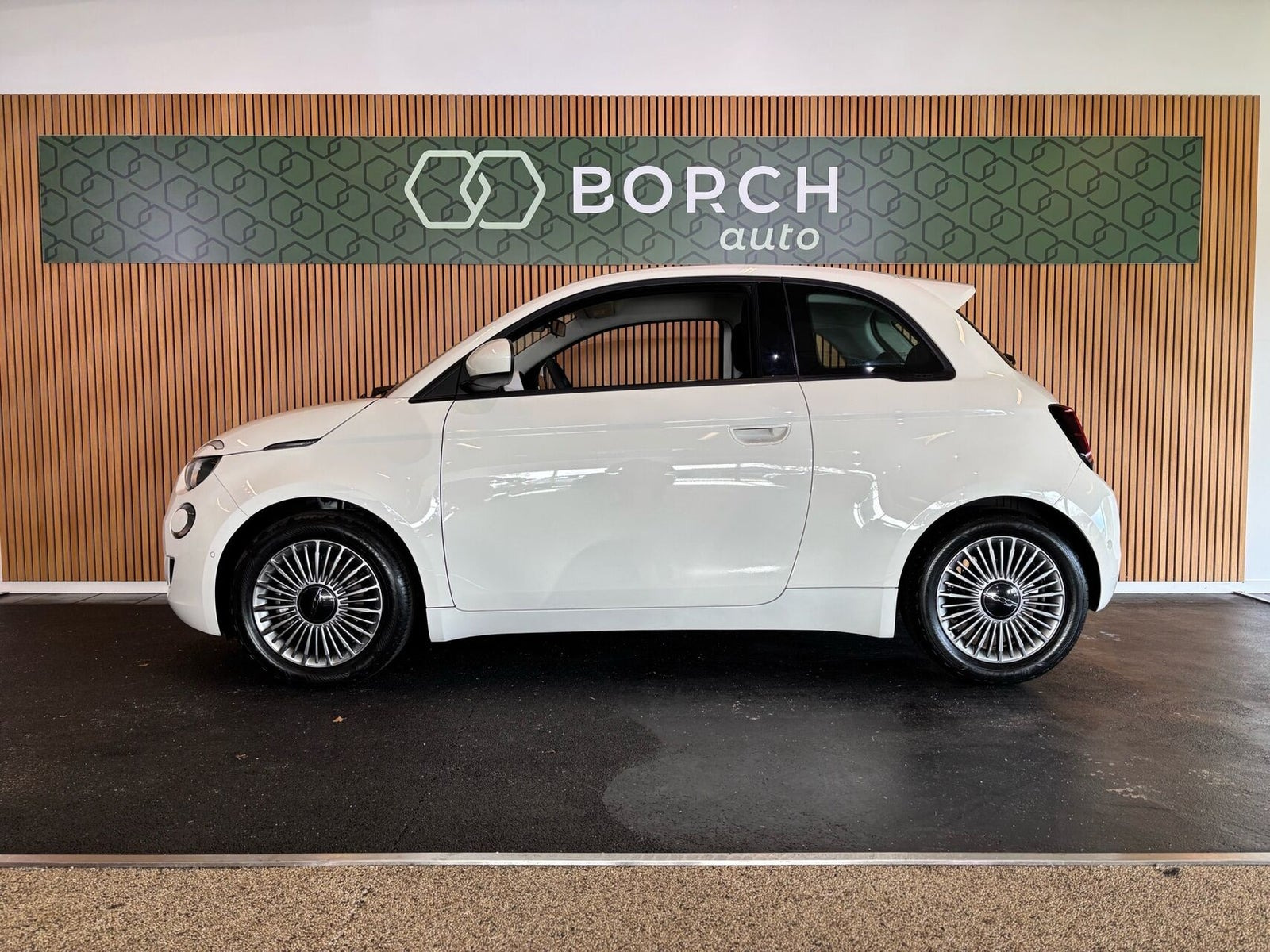 Hvid Fiat 500e fra 2023