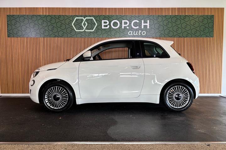 Hvid Fiat 500e fra 2023
