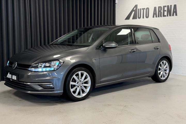 Grå VW Golf VII fra 2018