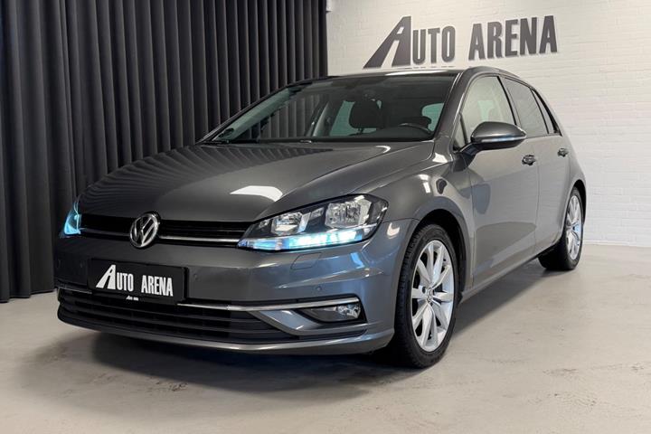 Grå VW Golf VII fra 2018