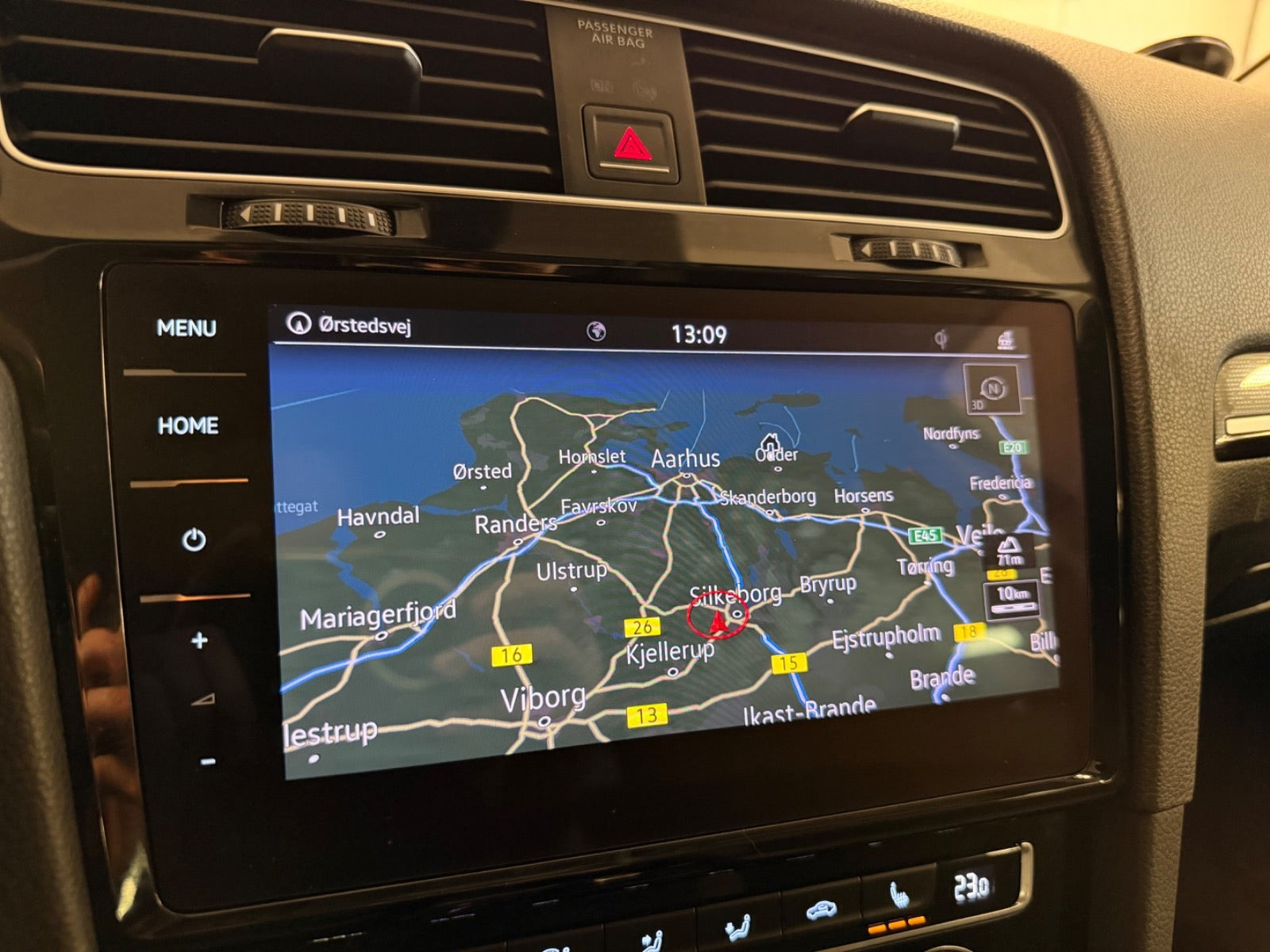 Grå VW Golf VII fra 2018
