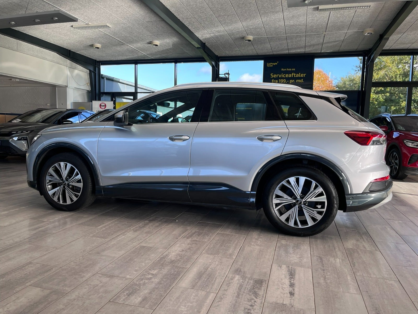 Sølv Audi Q4 e-tron fra 2023