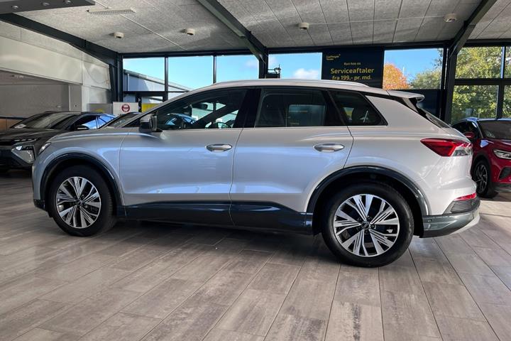 Sølv Audi Q4 e-tron fra 2023