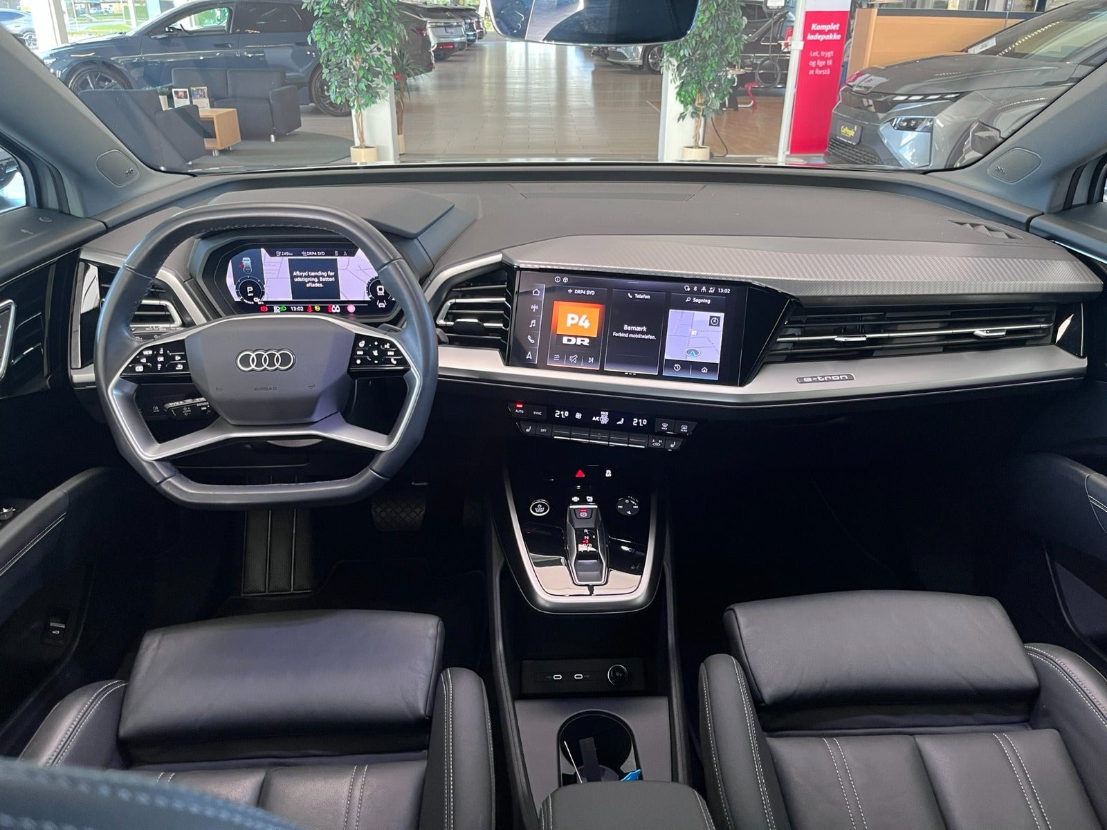 Sølv Audi Q4 e-tron fra 2023