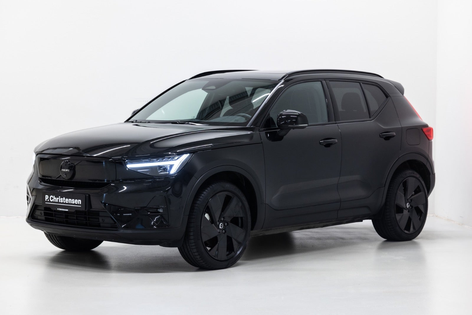 Volvo EX40 Extended Range Black Edition