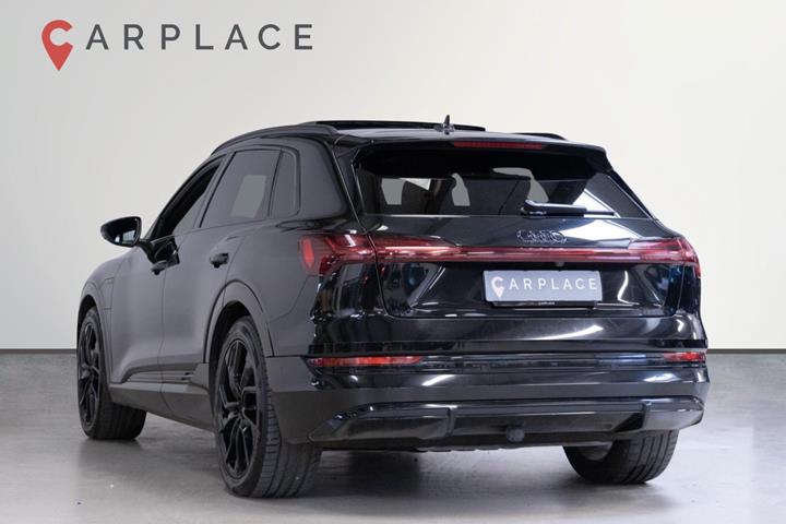 Sort Audi e-tron fra 2021