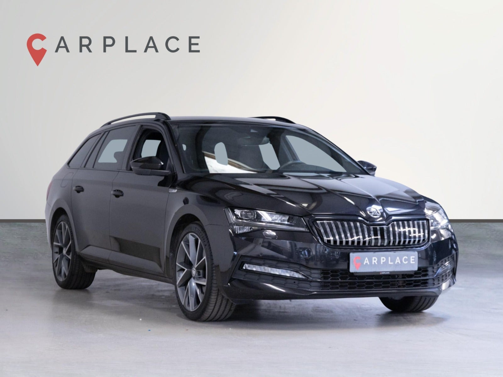 Sort Skoda Superb fra 2020