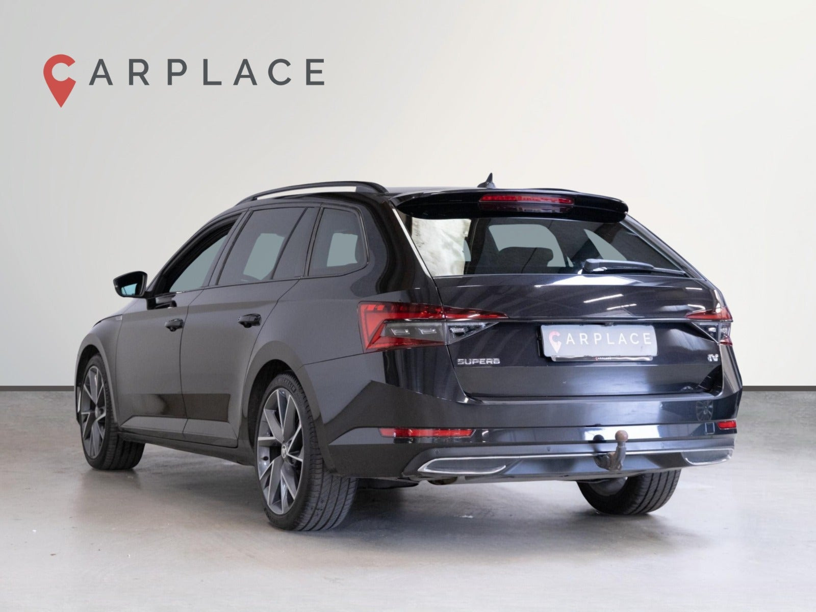 Sort Skoda Superb fra 2020