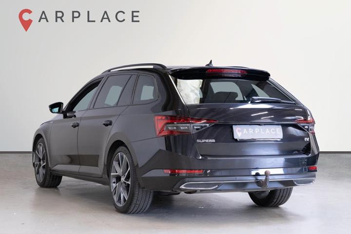 Sort Skoda Superb fra 2020