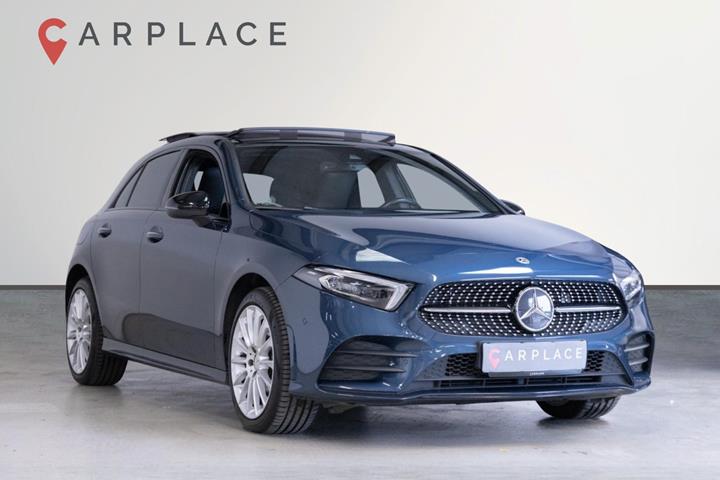 Blå Mercedes A250 e fra 2022