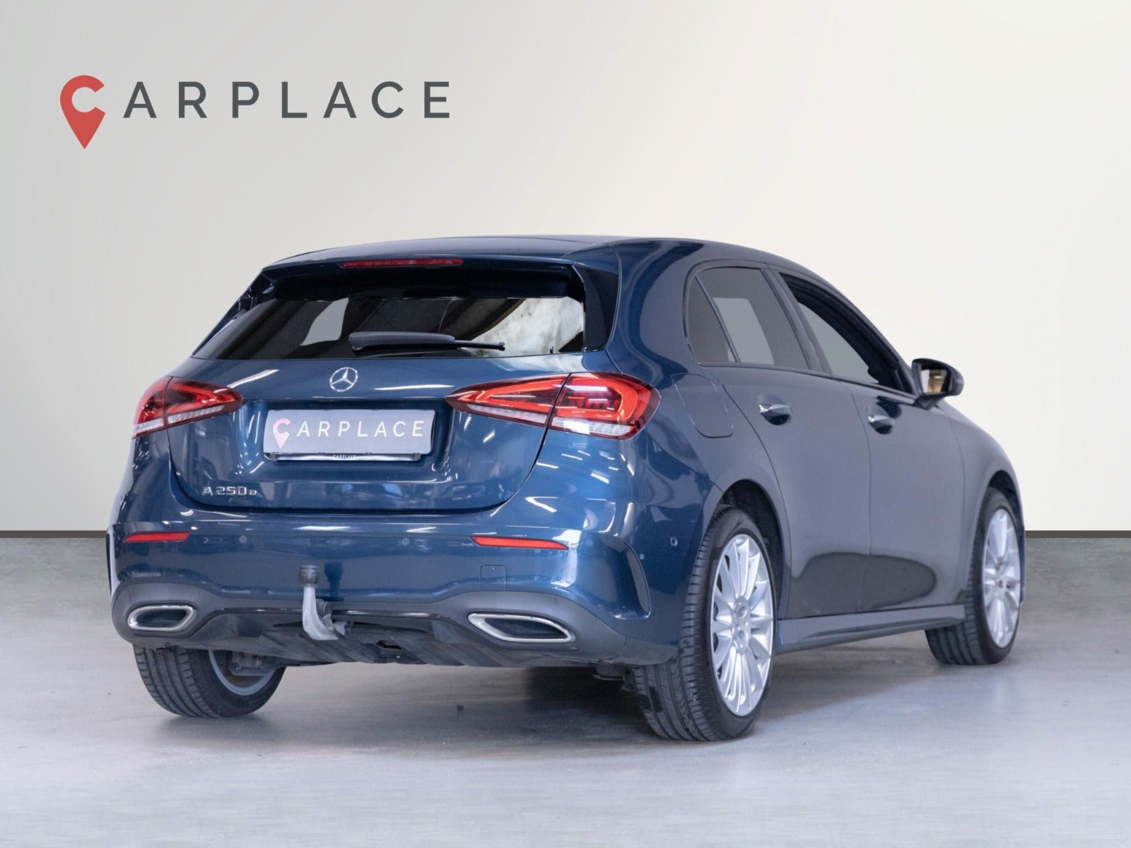 Blå Mercedes A250 e fra 2022