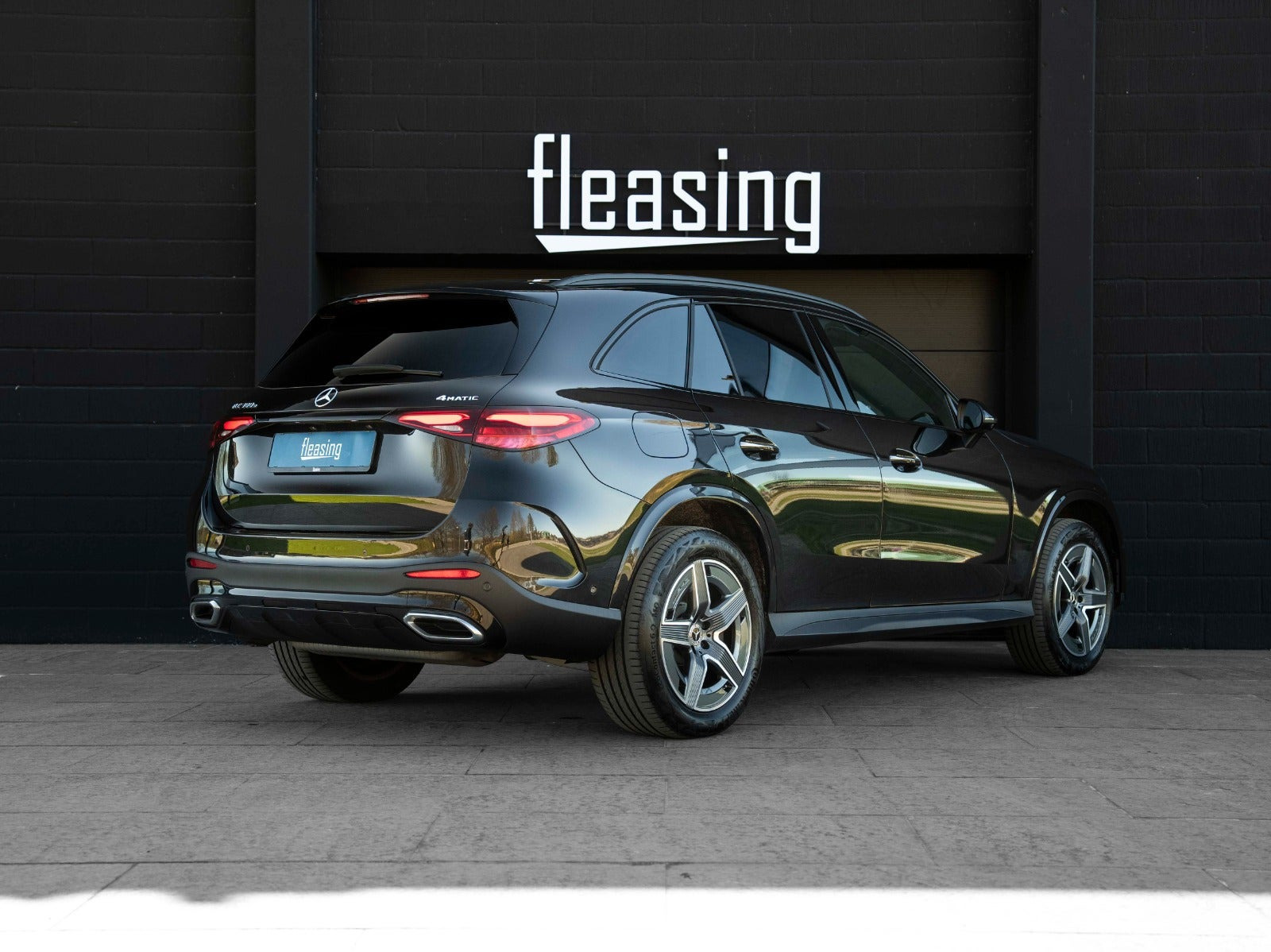 Sort Mercedes GLC300 e fra 2023
