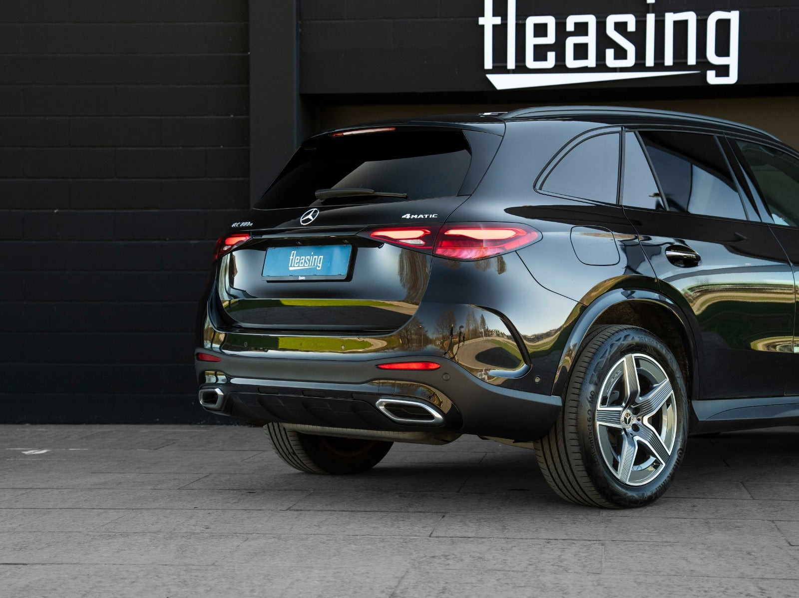 Sort Mercedes GLC300 e fra 2023