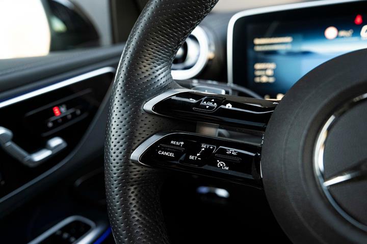 Sort Mercedes GLC300 e fra 2023