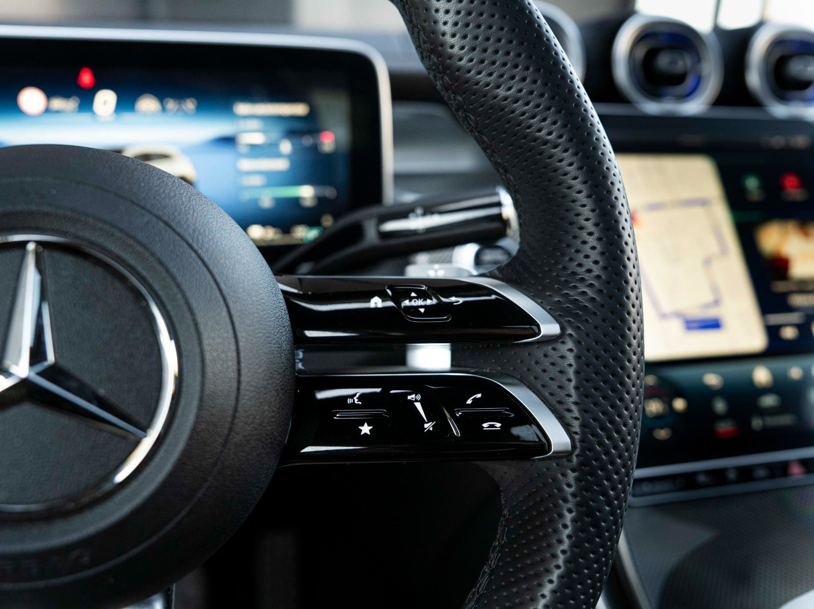 Sort Mercedes GLC300 e fra 2023