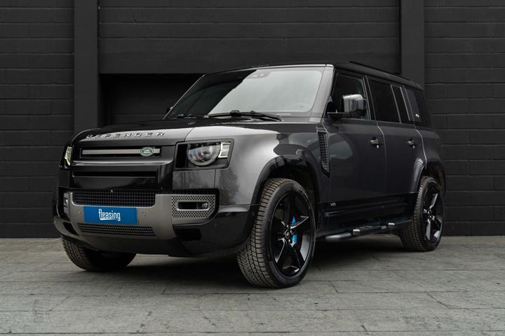 Grå Land Rover Defender 110 fra 2021