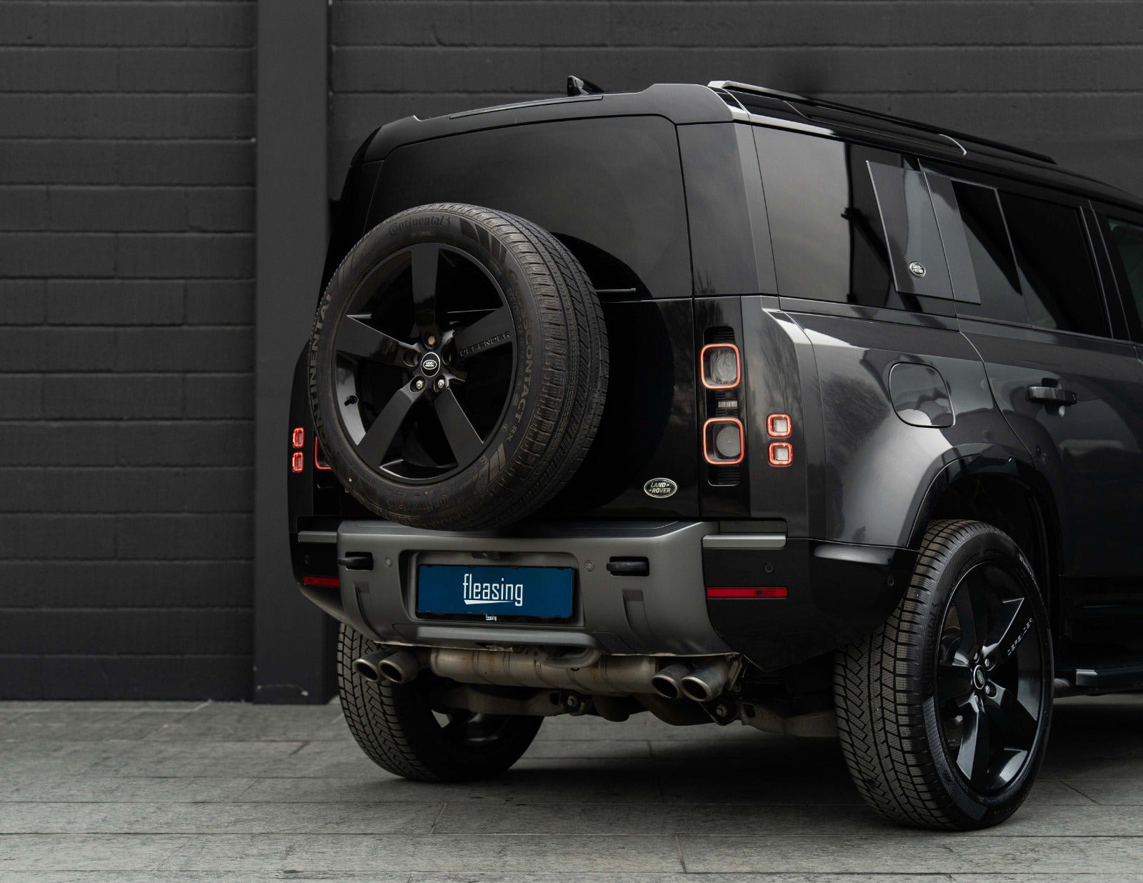 Grå Land Rover Defender 110 fra 2021