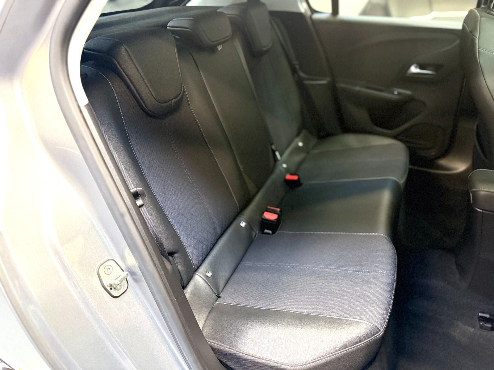 Grå Opel Corsa fra 2020