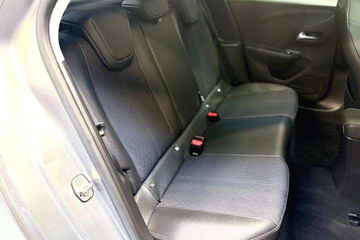 Grå Opel Corsa fra 2020