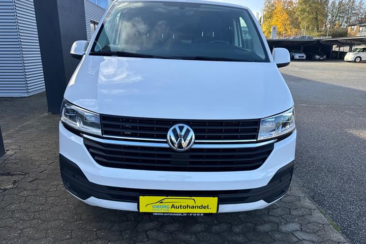 Hvid VW Transporter fra 2023