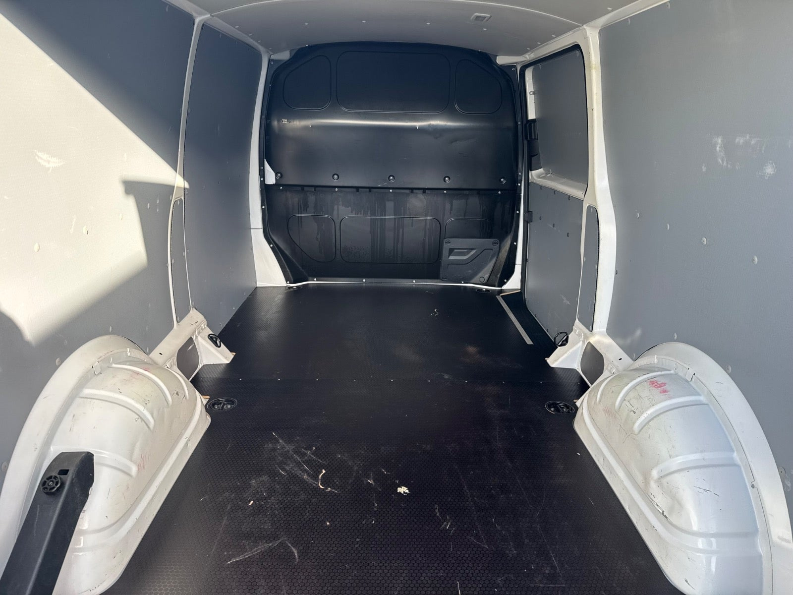 Hvid VW Transporter fra 2023