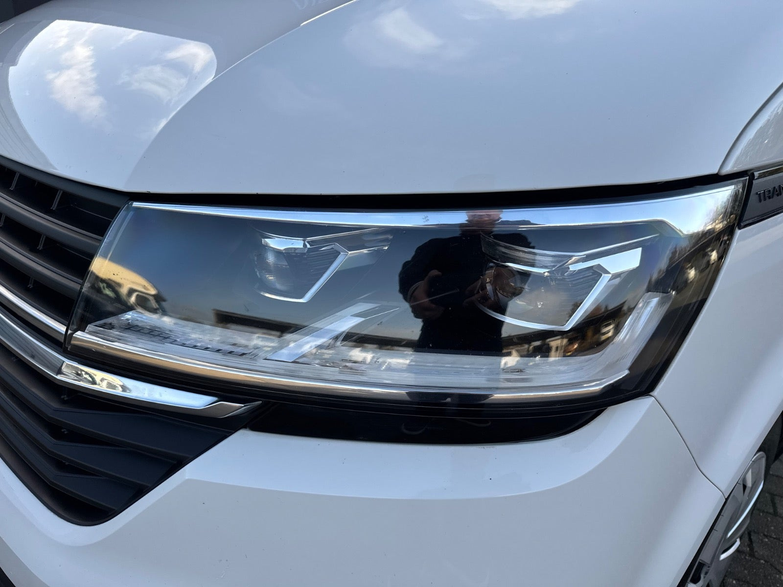 Hvid VW Transporter fra 2023