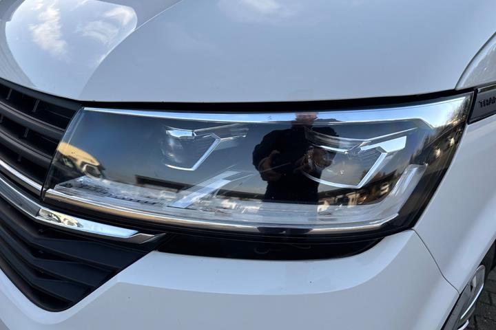 Hvid VW Transporter fra 2023