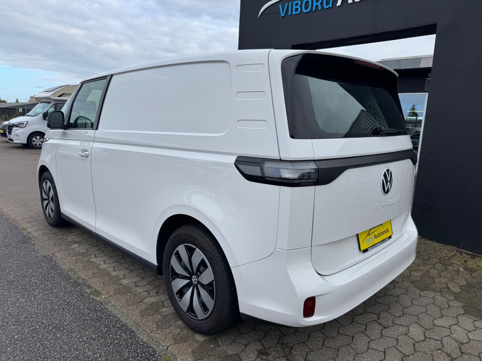 Hvid VW ID.Buzz fra 2024