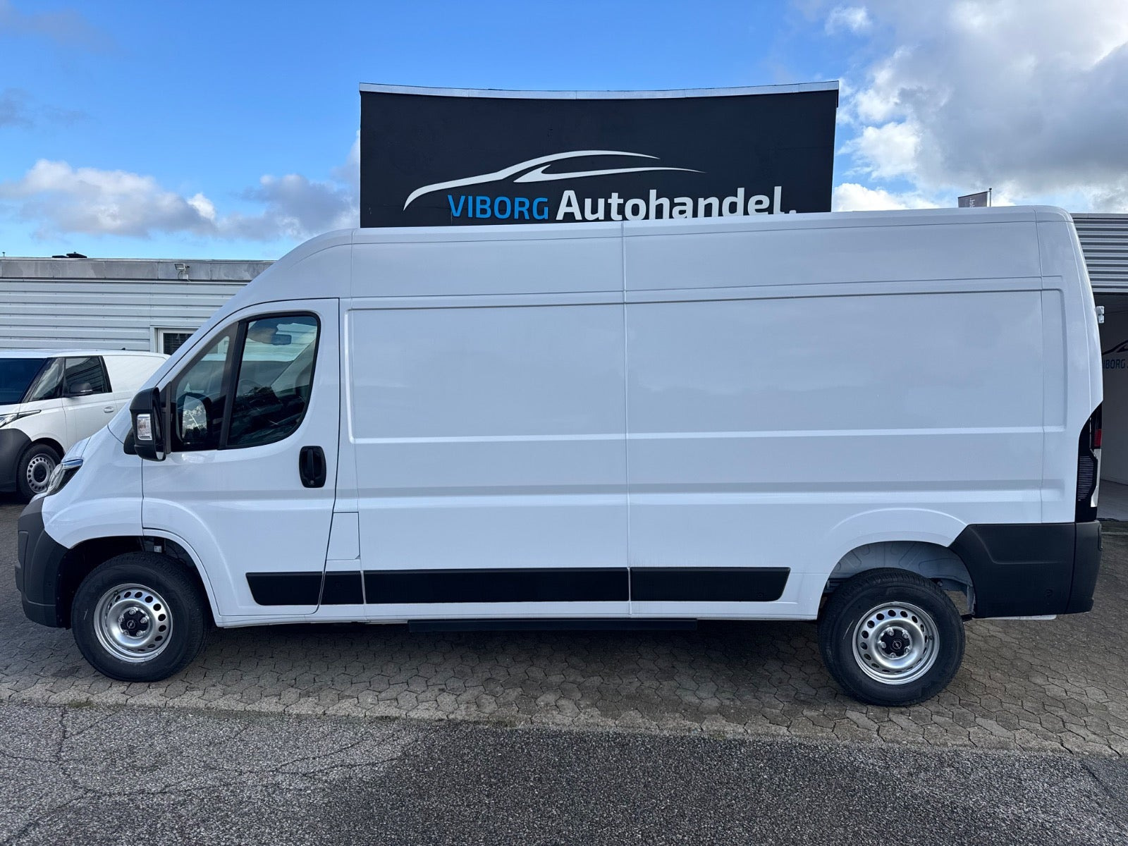 Hvid Opel Movano-e 35H fra 2025