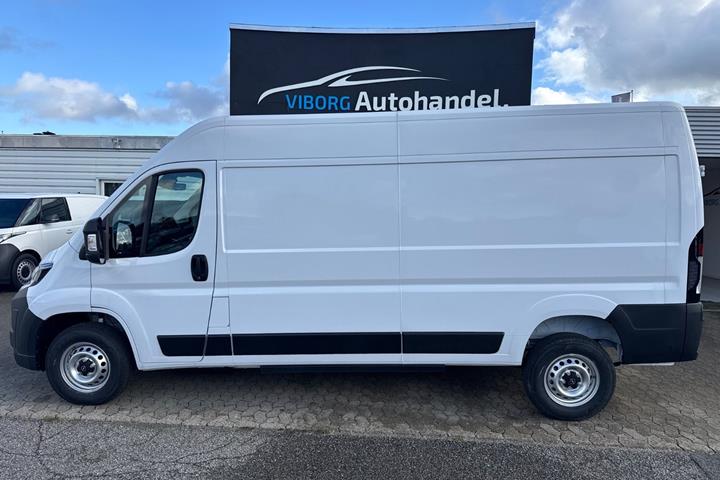 Hvid Opel Movano-e 35H fra 2025