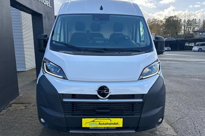 Hvid Opel Movano-e 35H fra 2025