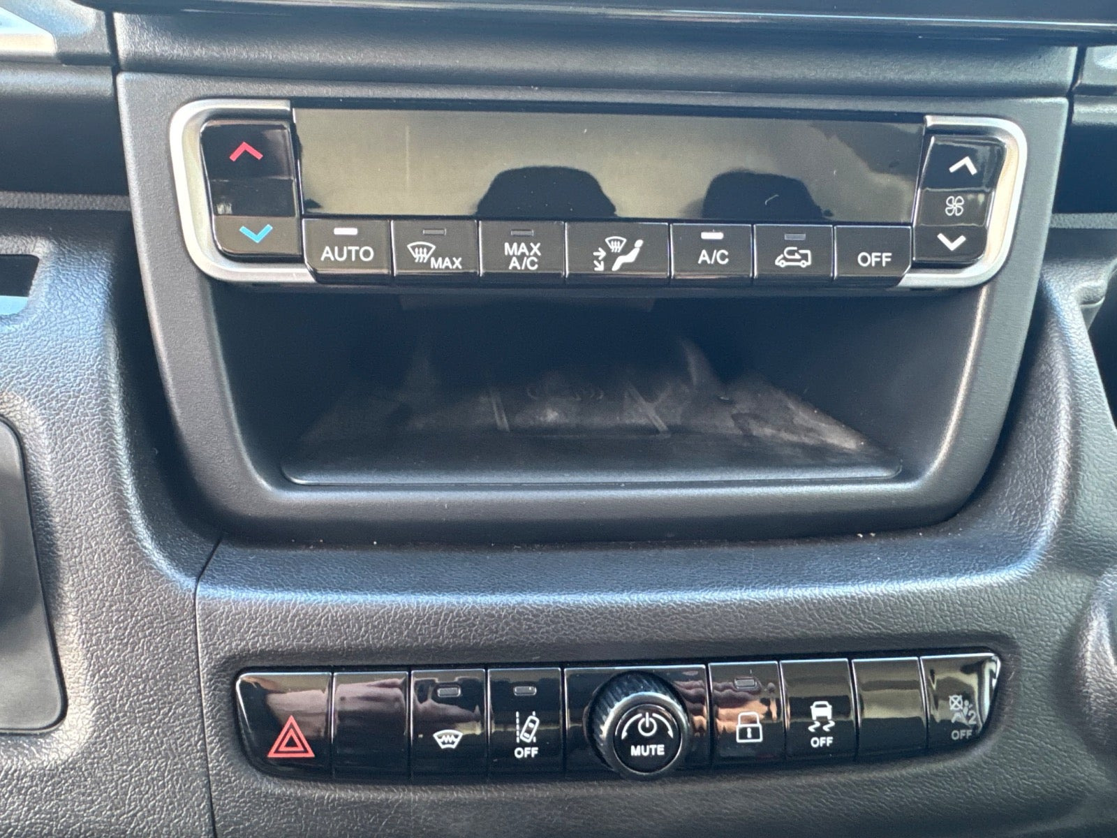 Hvid Opel Movano-e 35H fra 2025