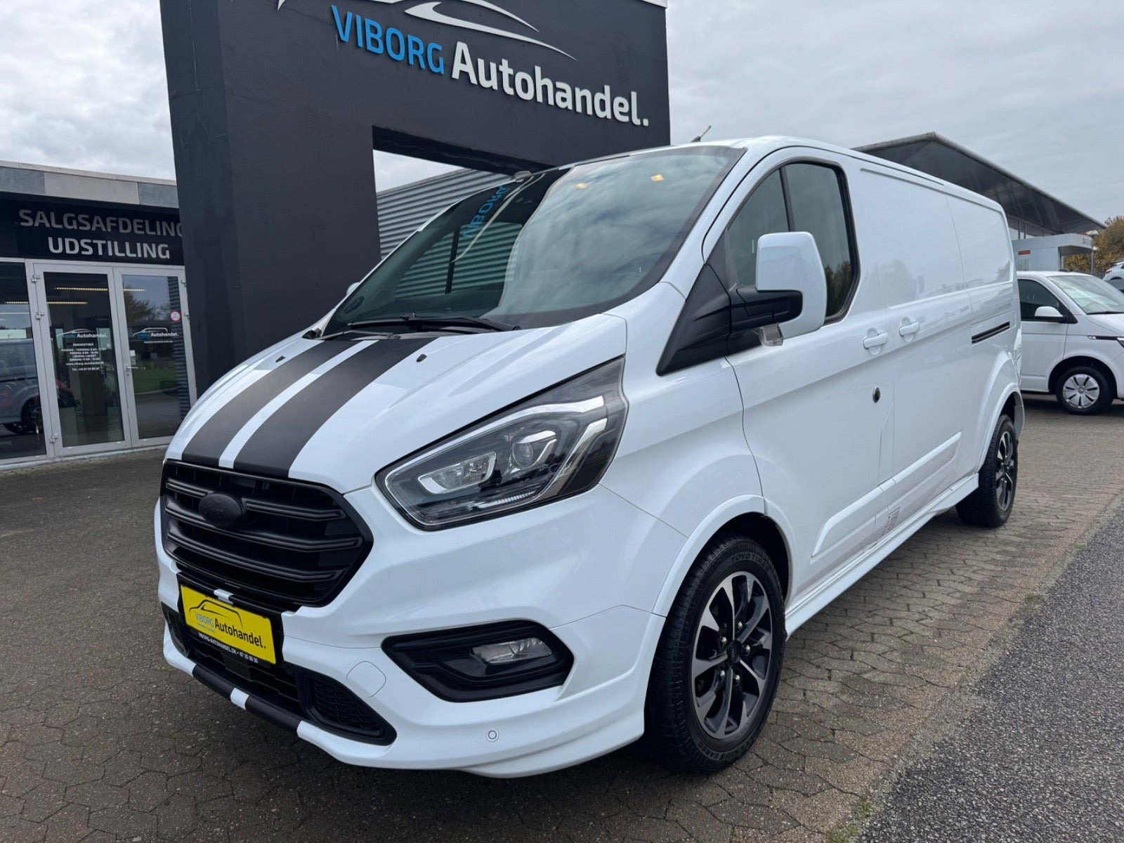 Ford Transit Custom 320 L2 2,0 TDCi 185 Sport aut.