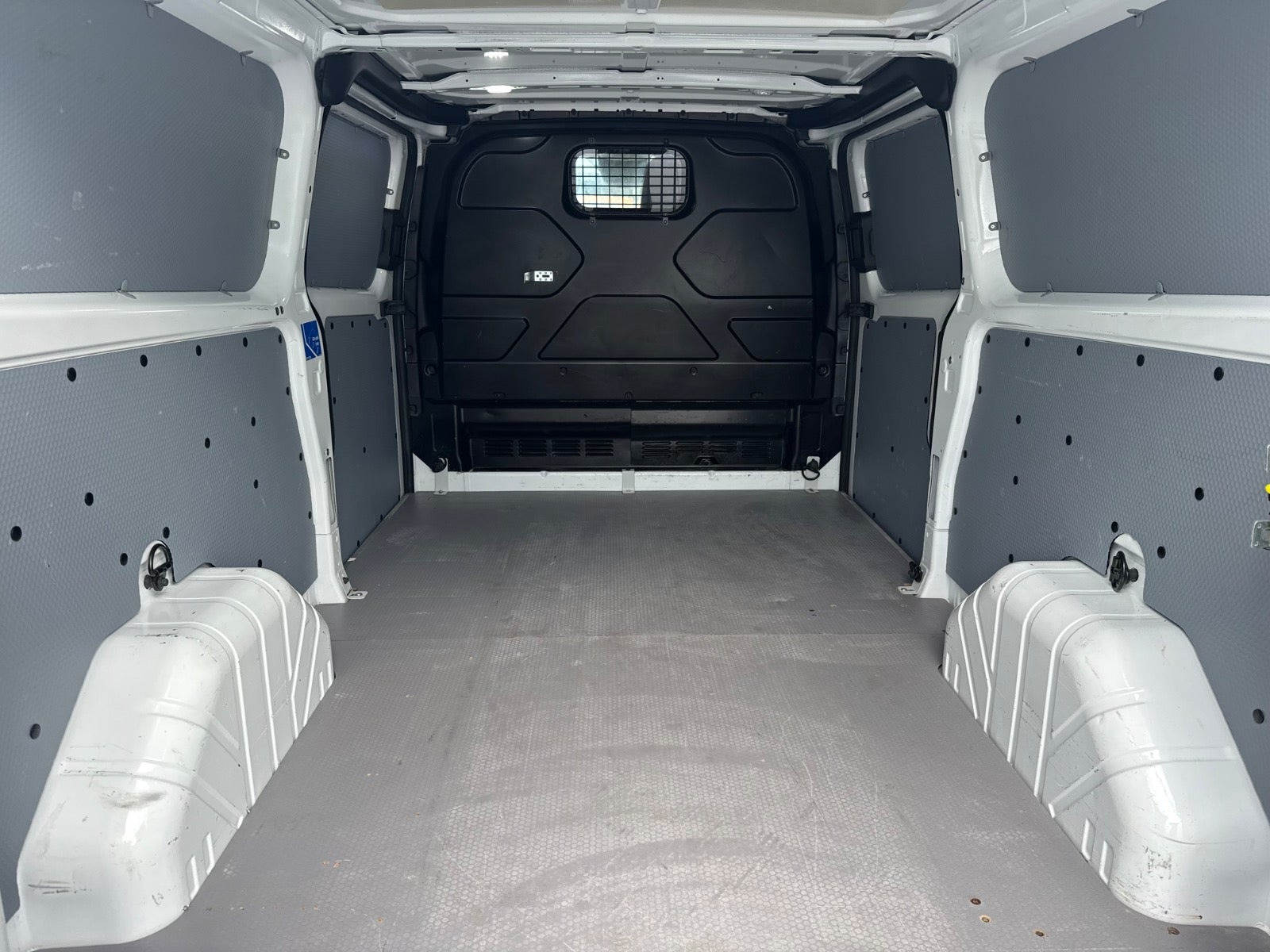 Hvid Ford Transit Custom 320 L2 fra 2020