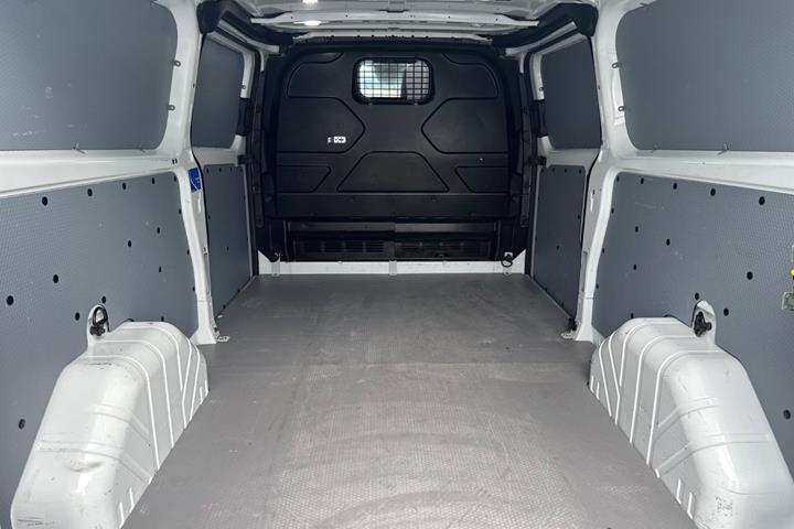 Hvid Ford Transit Custom 320 L2 fra 2020