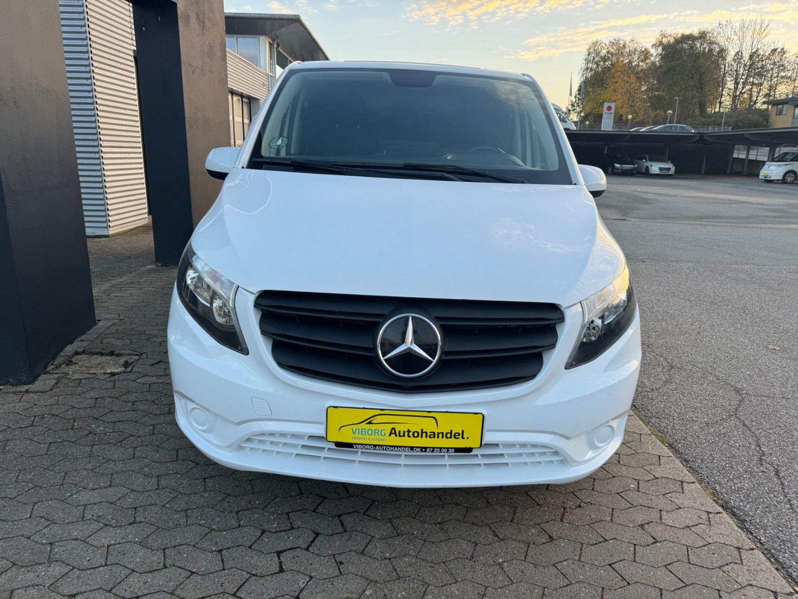 Hvid Mercedes Vito 114 fra 2023